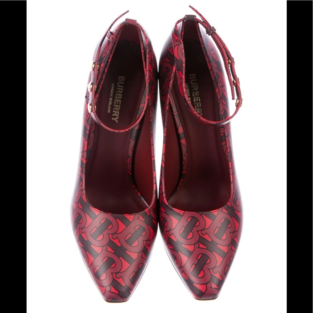 ❤️❤️ BURBERRY
Wiltkin Leather Pumps size 9 New❤️beautiful